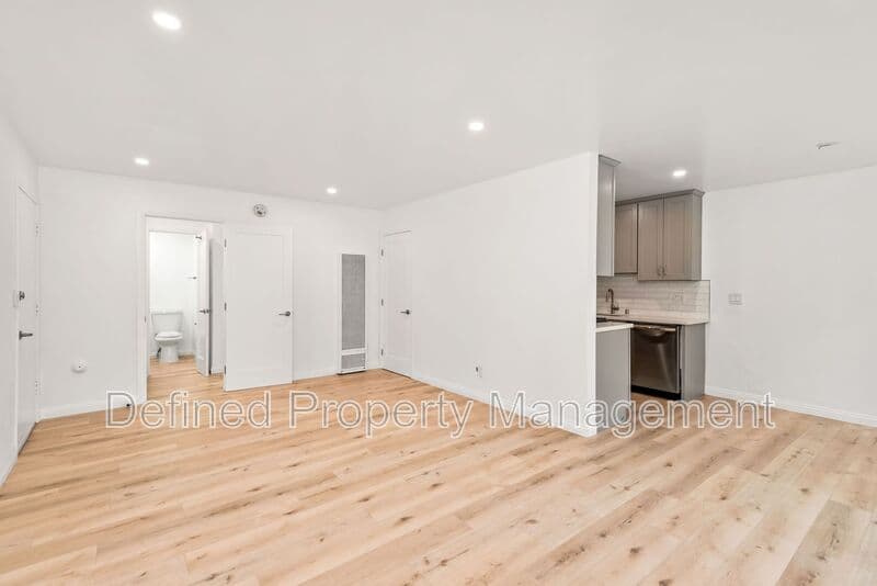 Los Angeles Condo: 1522 S. St Andrews Place