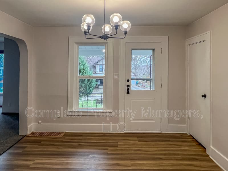 Owatonna House: 118 Franklin Avenue