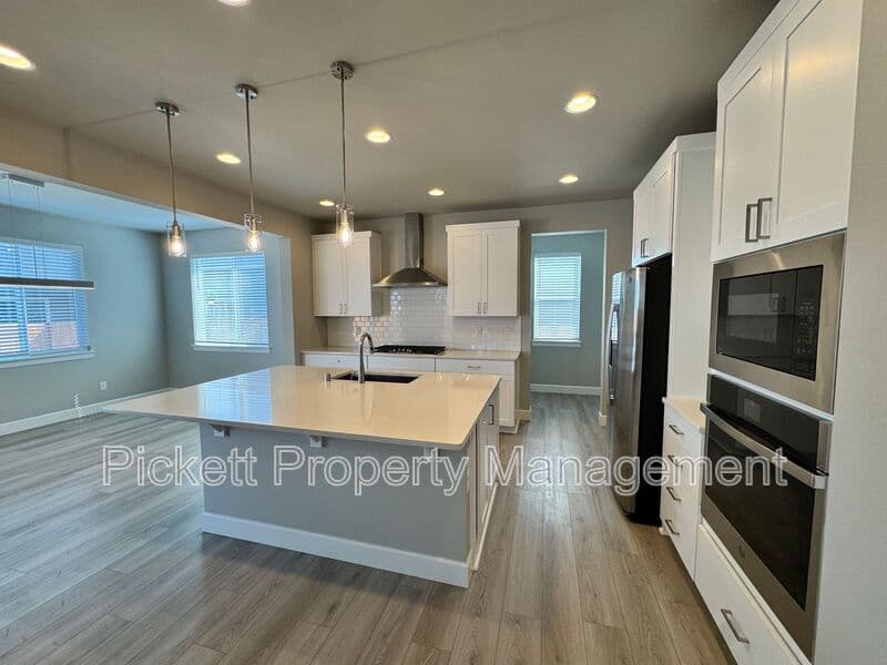 Port Orchard House: 3835 SW Alava Ct