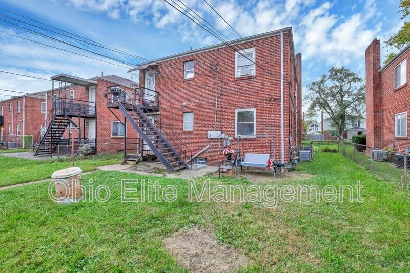 Columbus House: 370 S Chase Ave