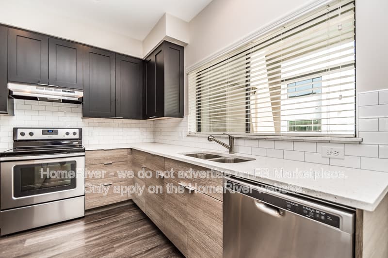 Tempe Townhome: 1000 W 5th St
