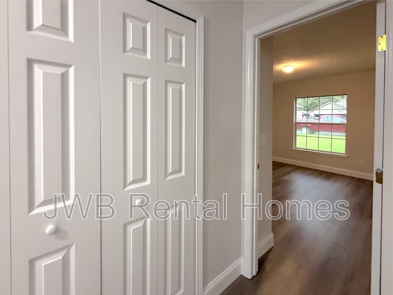 Saint Johns House: 557 Grand Parke Dr