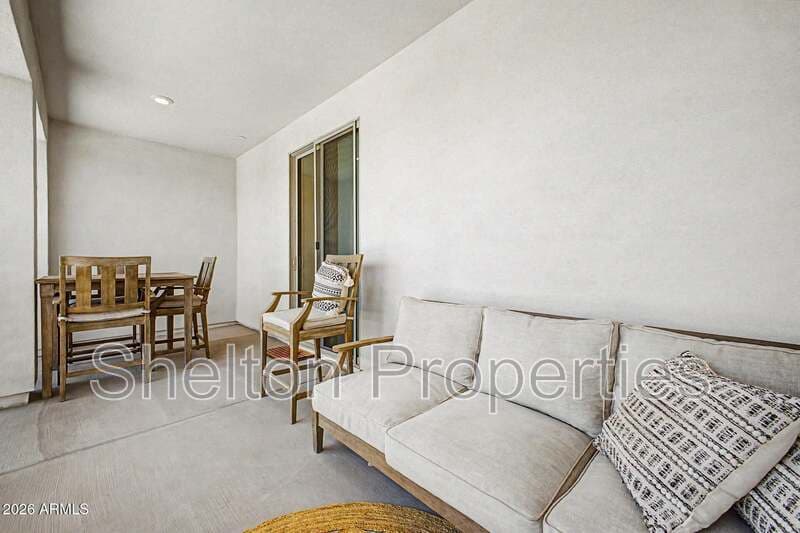 Phoenix Townhome: 2121 W Sonoran Desert Dr, Unit 124