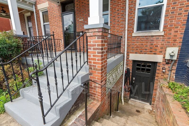 Washington House: 3532 Warder St NW