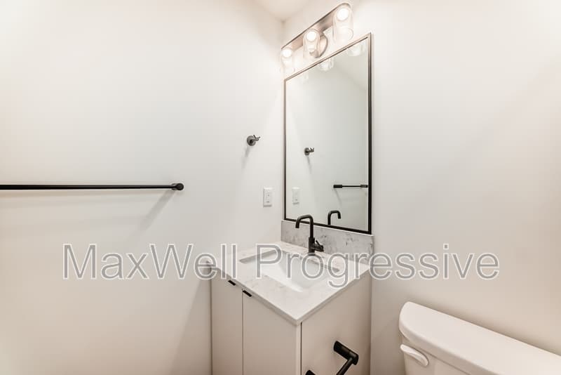Edmonton Townhome: 15720 103 Ave