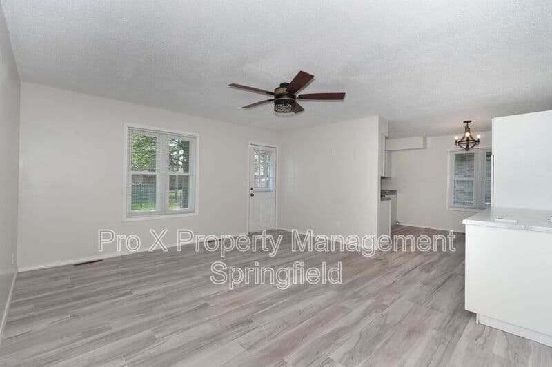 Springfield House: 1022 W McGee St