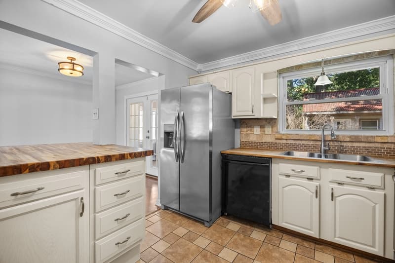 Chesapeake House: 1204 Fontana Avenue