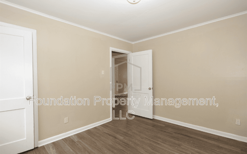 Memphis House: 3591 Wilshire Rd