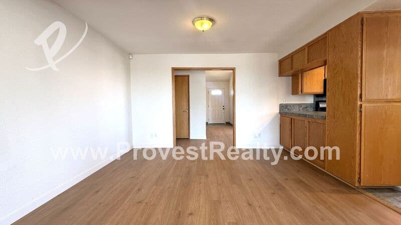 Victorville House: 13043 4th Ave