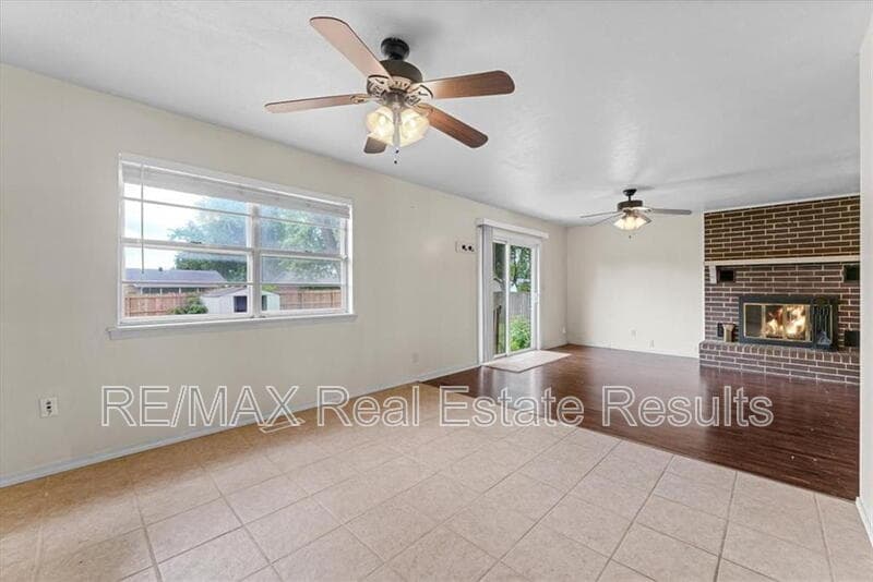 Bentonville House: 2406 SE 15th St