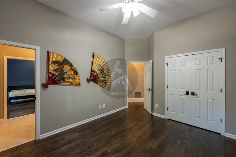 Kennesaw House: 5211 Hadaway Rd NW