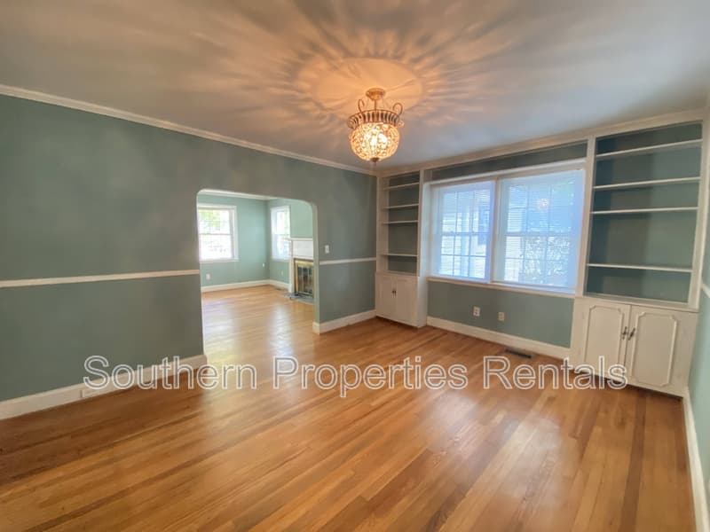 Fayetteville House: 807 Cape Fear Avenue