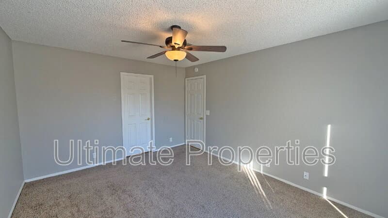 Glendale House: 3957 W Chama Dr