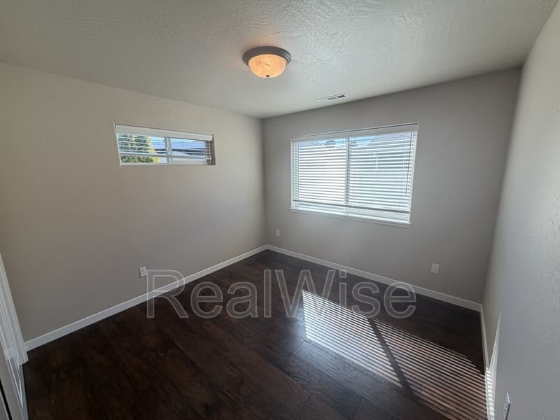 Grants Pass Condo: 124 SW Jenn Way