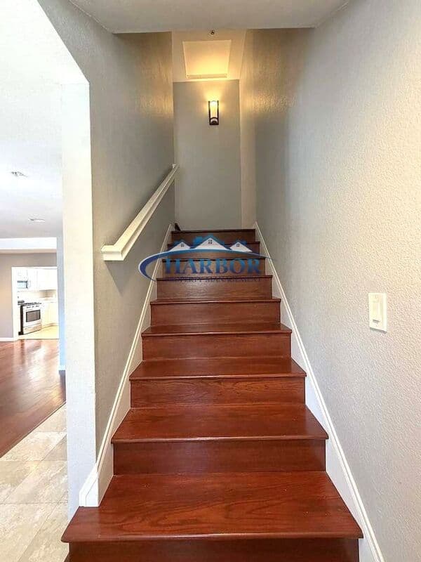 Long Beach Townhome: 533 Walnut Avenue