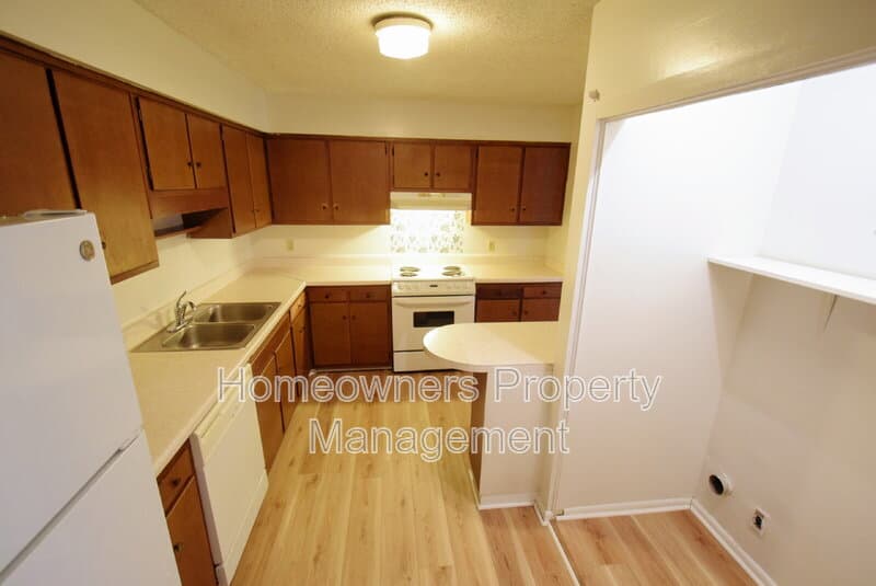 Fayetteville House: 599 Winding Creek Rd