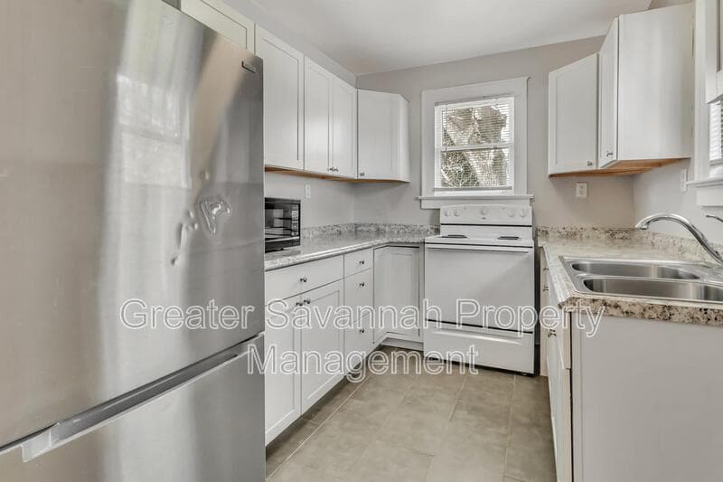 Savannah House: 916 East 35th Street