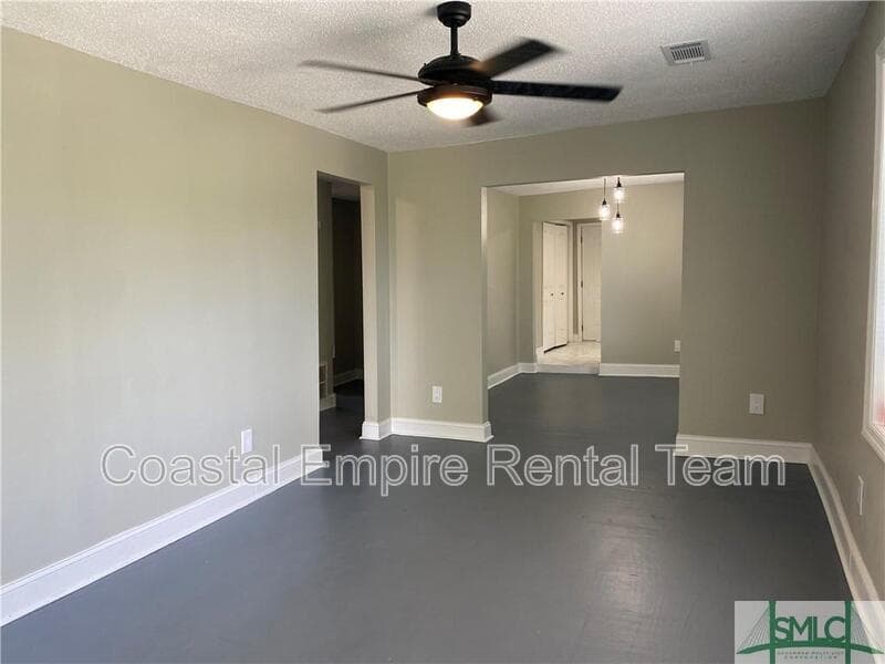Savannah Condo: 1000 West 53rd Street - Lower Unit