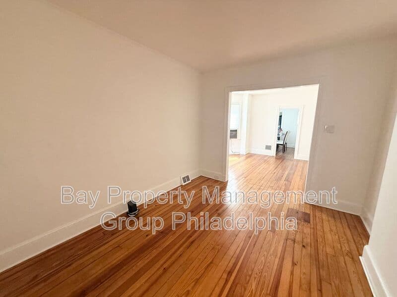 Collingdale House: 242 Pusey Ave