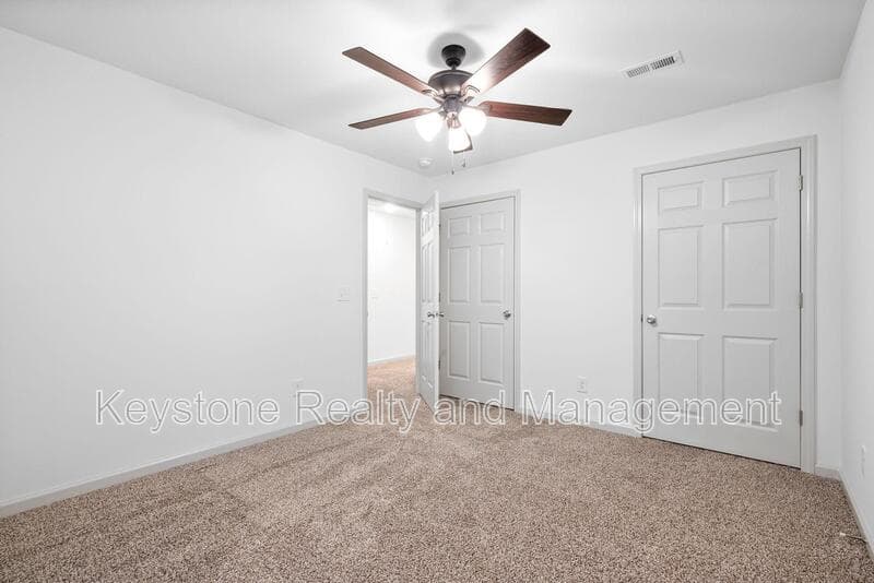Clarksville Townhome: 933 Center Road