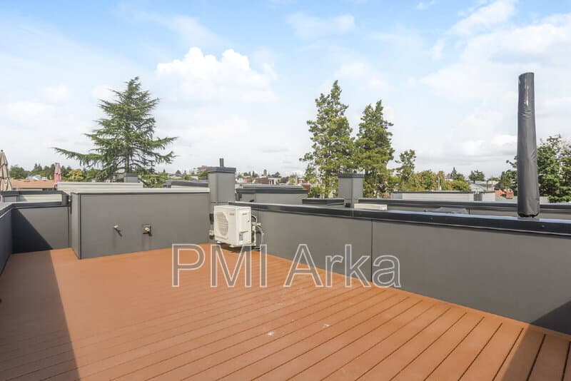 Seattle Townhome: 2441 NW 61st St