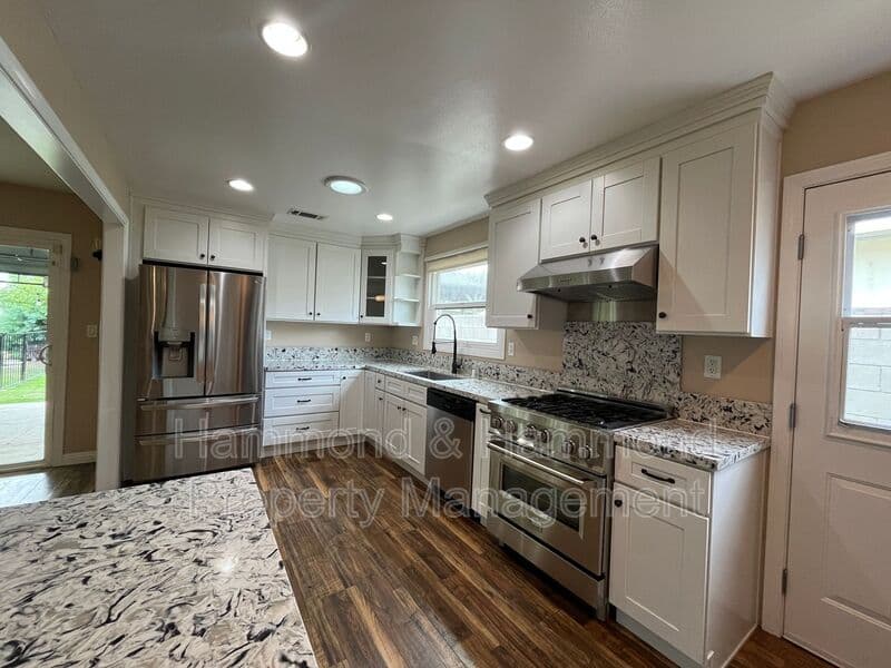Granada Hills House: 16750 Index St.