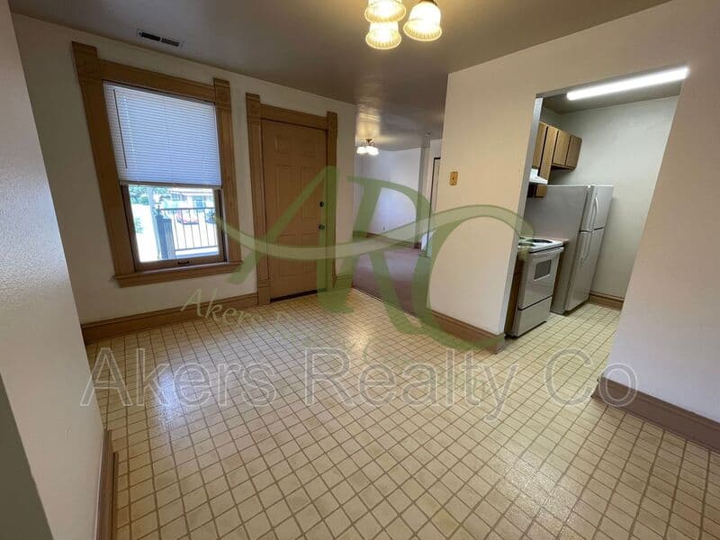 Pueblo House: 411 W 11th St