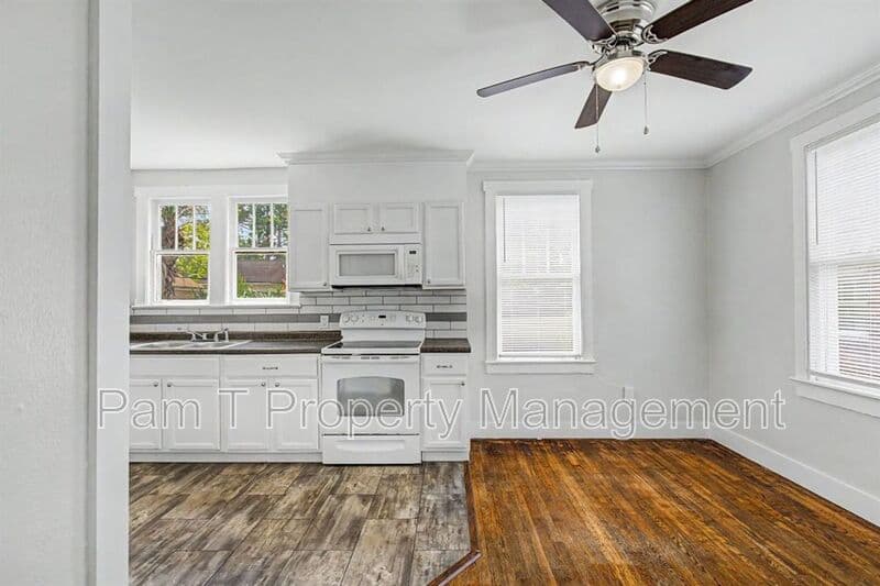Savannah House: 815-B East 32nd Street--Upper