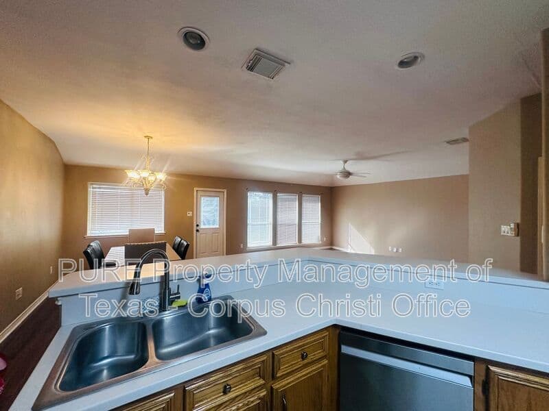 Corpus Christi House: 2509 Windblown Dr