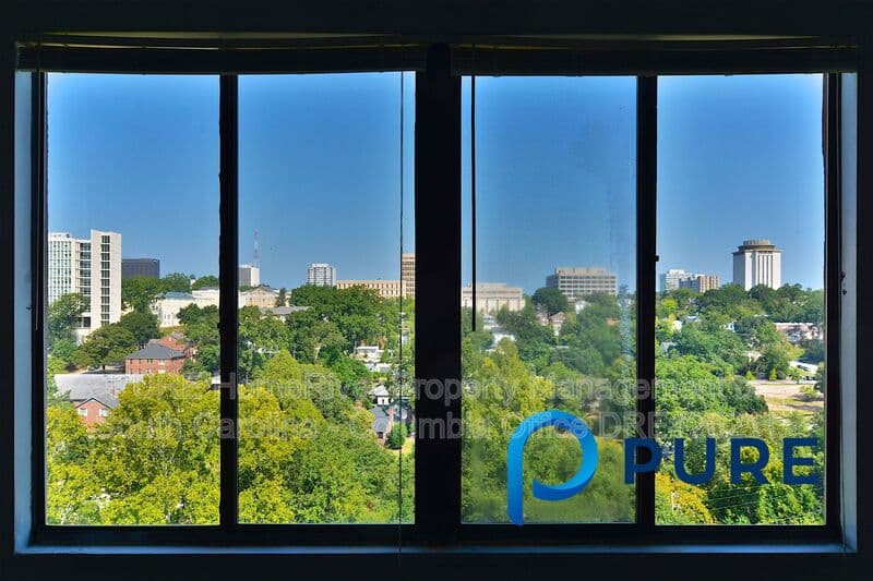 Columbia House: 1600 Park Cir