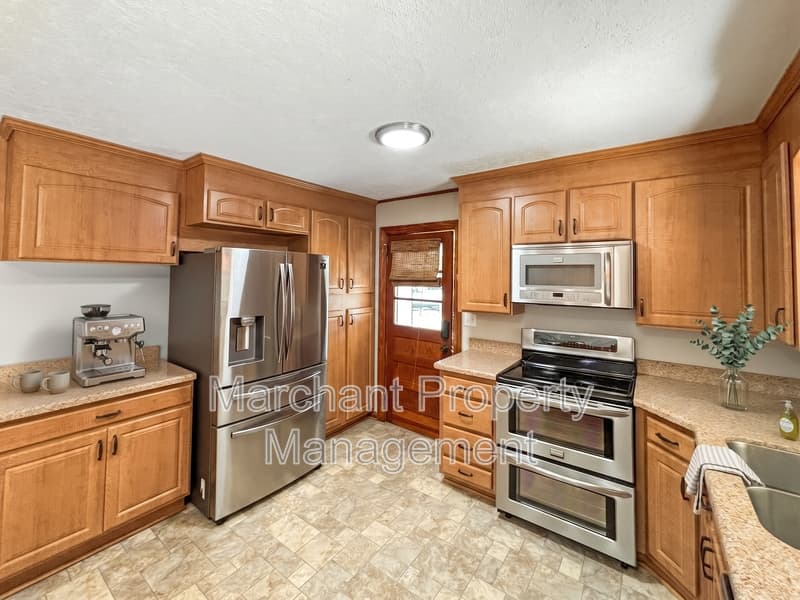 Taylors House: 4804 Edwards Road