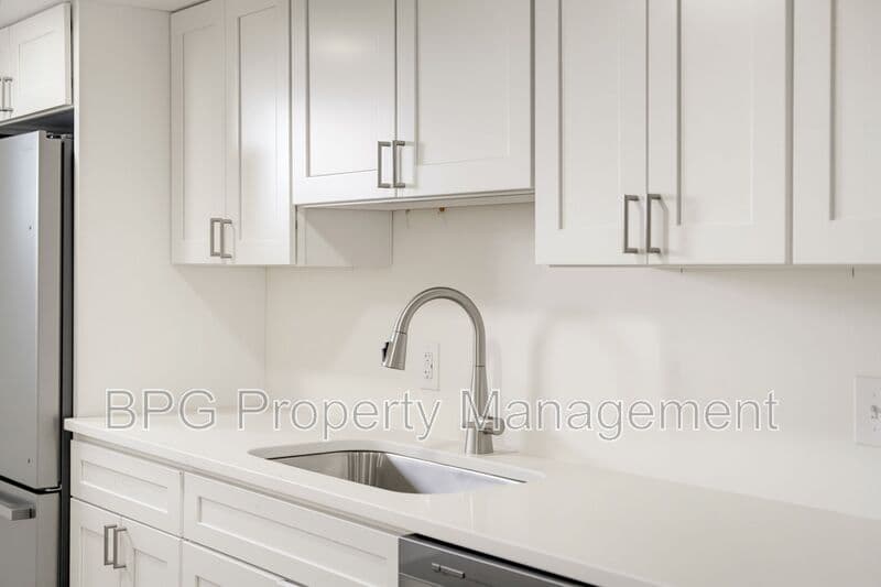 Woodstock Condo: 204 N Muhlenberg St
