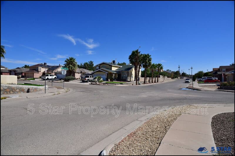 El Paso House: 12062 Ben Proctor Dr