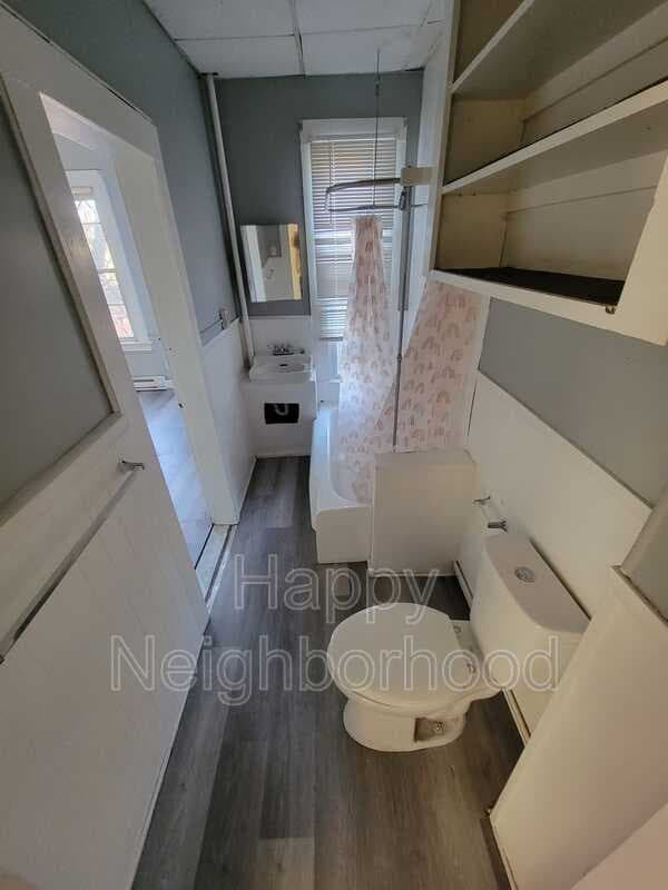 Meriden House: 115 New HanoverUnit 1