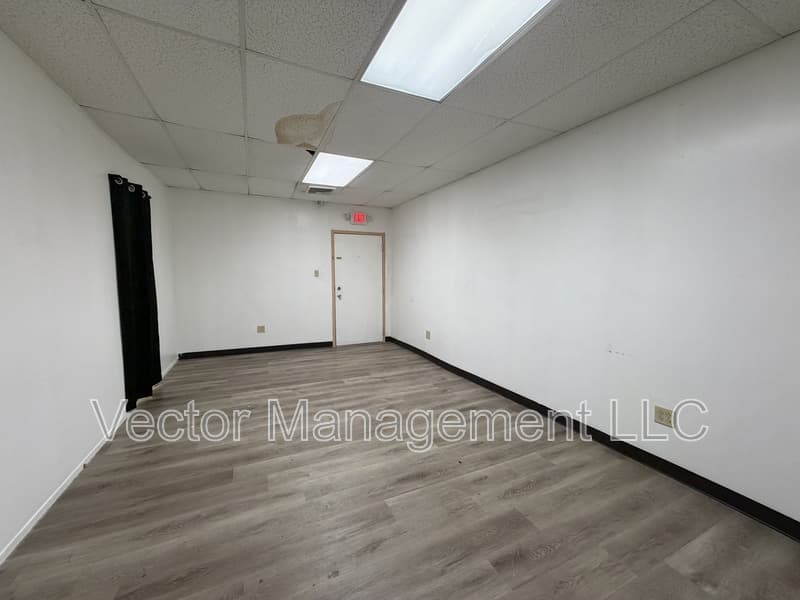 Hamden Condo: 1158 Dixwell Avenue - Team Mall - D