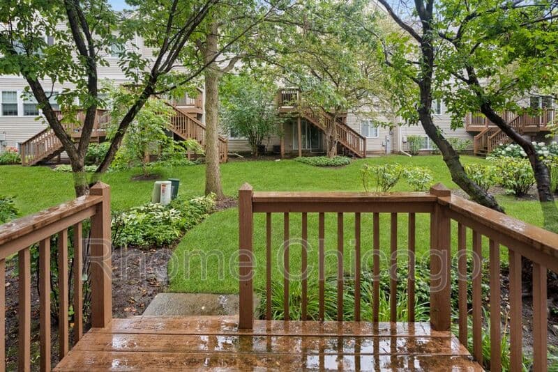 Hoffman Estates House: 6087 Halloran