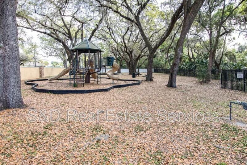 Brandon Townhome: 2308 Lake Woodberry Cir