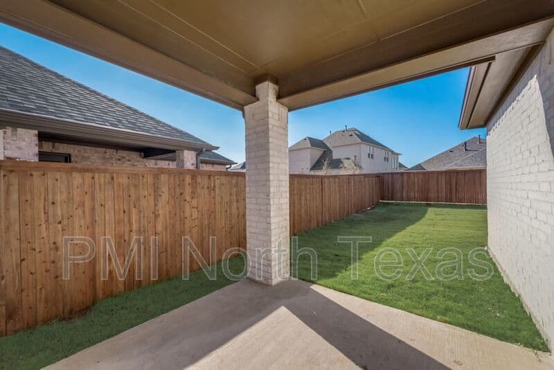 Anna House: 601 Amenduni Lane