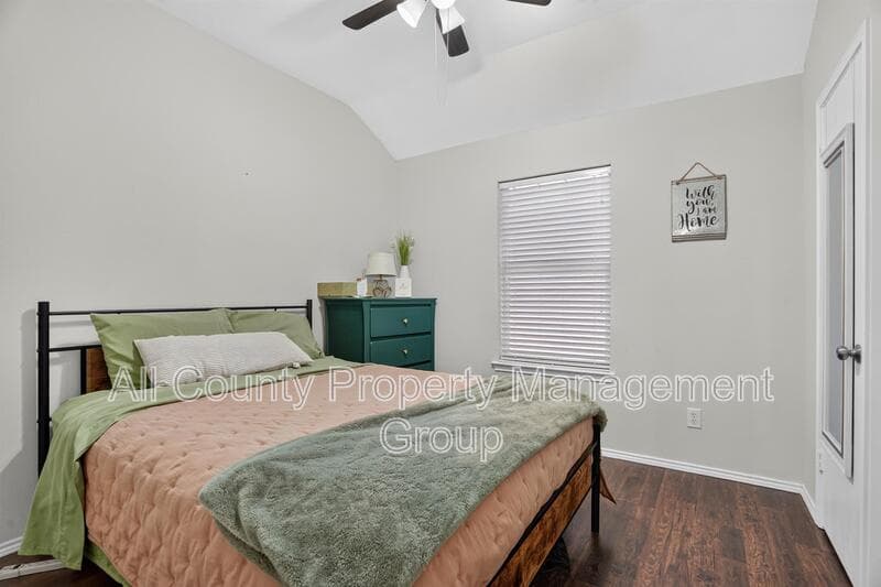 Fort Worth House: 6241 Trinity Creek