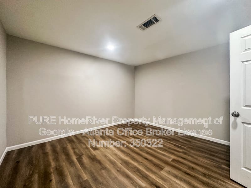Douglasville House: 6383 Cardiff Ln