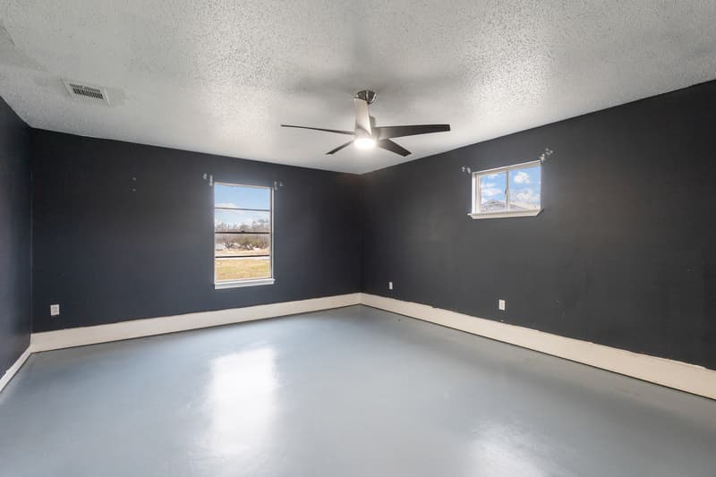 Burnet House: 400 North River Oaks Drive
