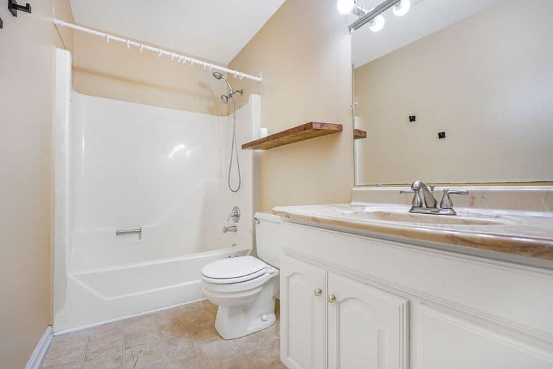 Fredericksburg House: 128 kings Mill Drive