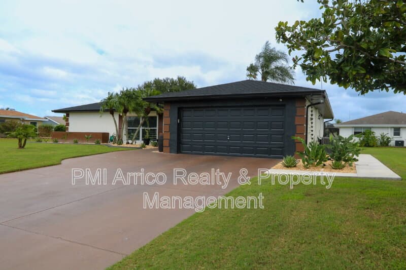 Sun City Center House: 304 Brockfield Drive