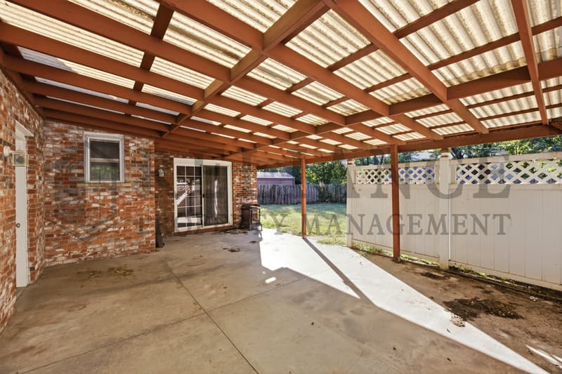 Newton House: 1915 Cypress Lane