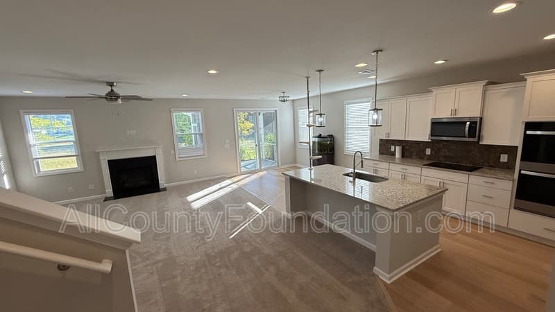 Summerville House: 2512 Hummingbird Lane