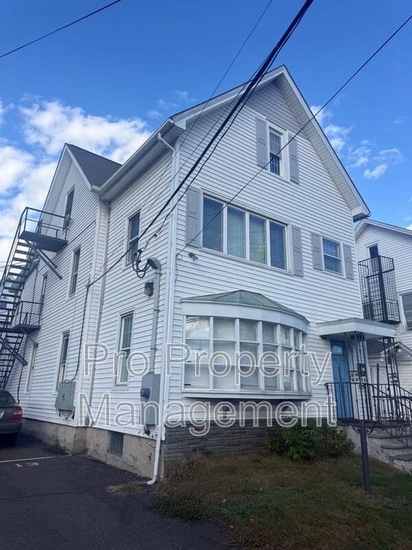 Danbury House: 77 West St.