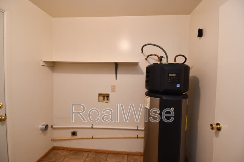 Roseburg House: 187 Georginna Dr