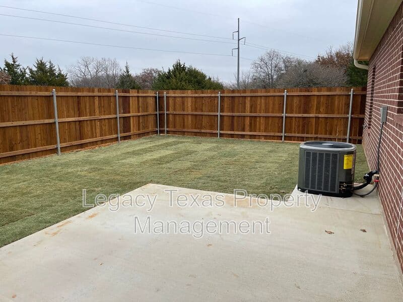 Cleburne House: 2321 CR 704 B