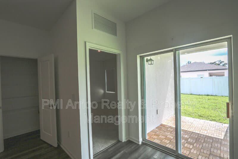 Zephyrhills House: 35552 Shade Fern La