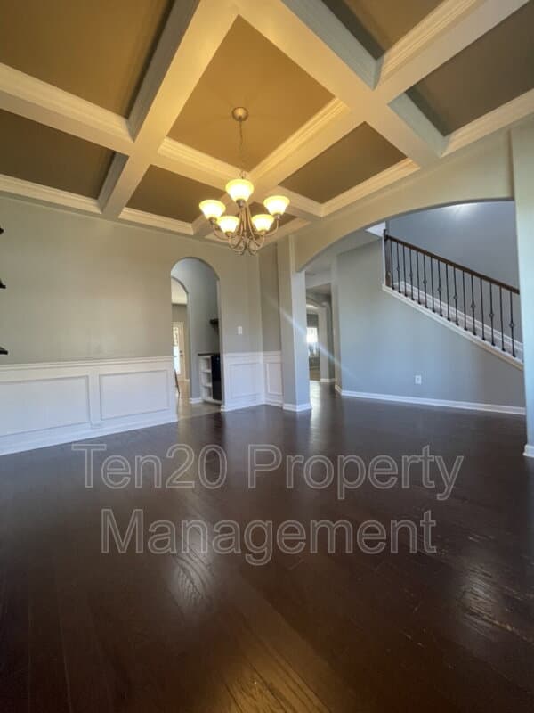 Columbus House: 4955 Brightstar Lane